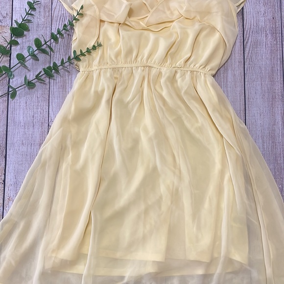 🌸 Clearance! 🌸 Yellow Ruffle Top Mini Dress Size S - Picture 3 of 9